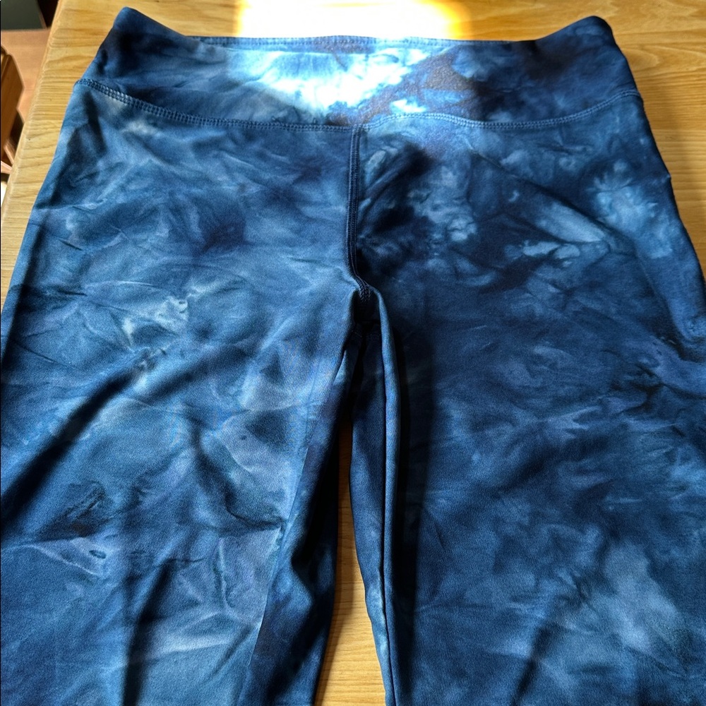 VOGO Athletica Blue tie-dye Patterned Legging capris